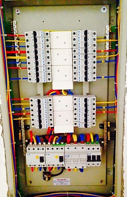 فني كهربائي